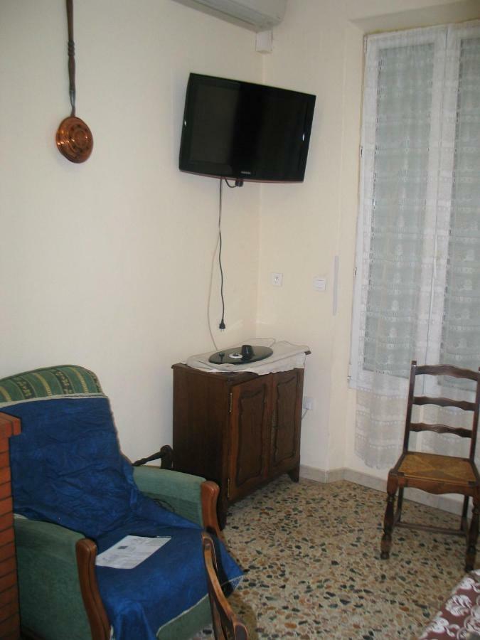 Вилла Chez Annie Tuchan Экстерьер фото